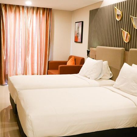 Verse Hotel Cirebon Exterior foto