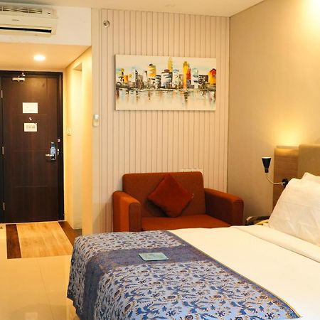 Verse Hotel Cirebon Exterior foto