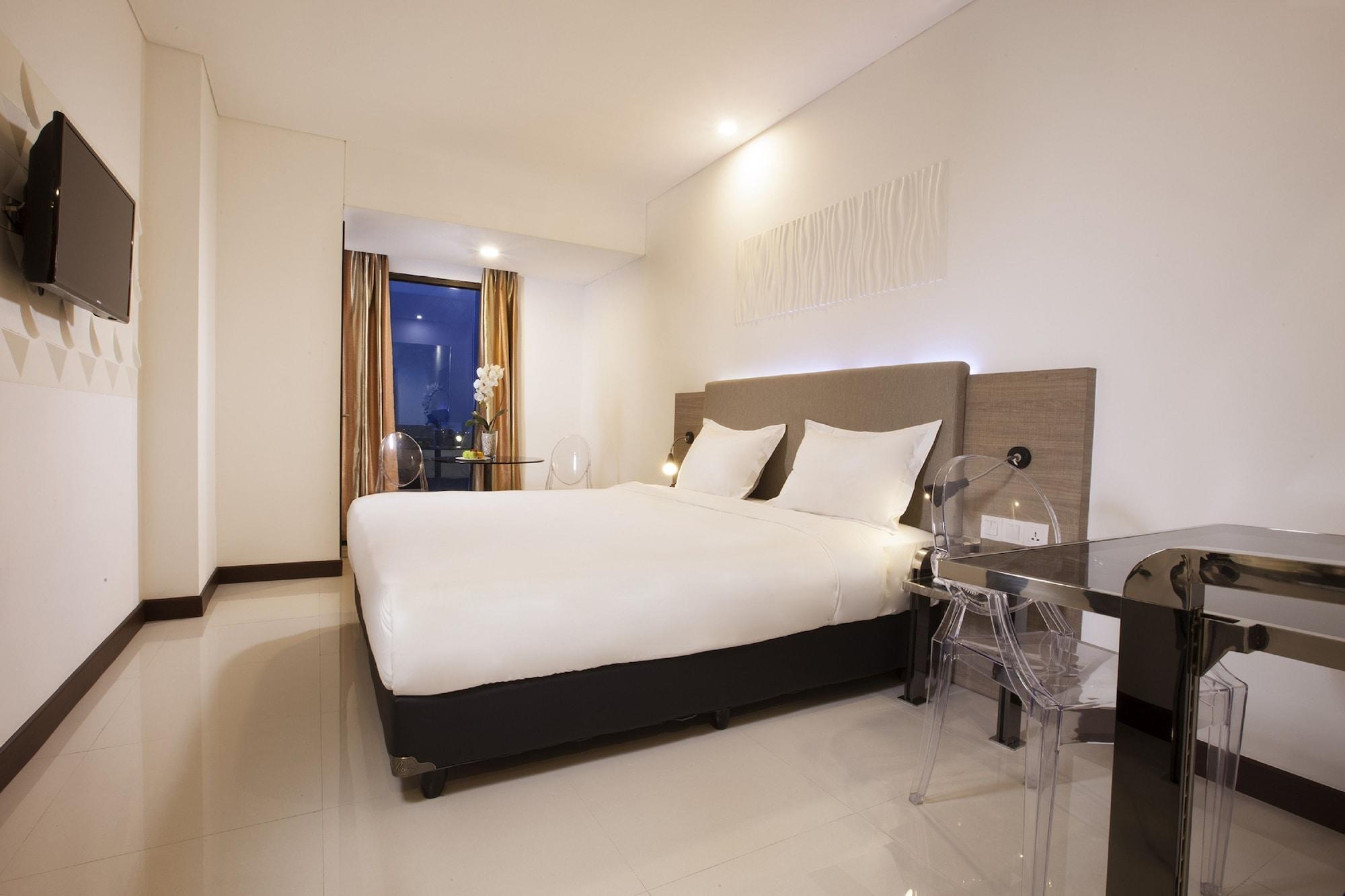 Verse Hotel Cirebon Exterior foto