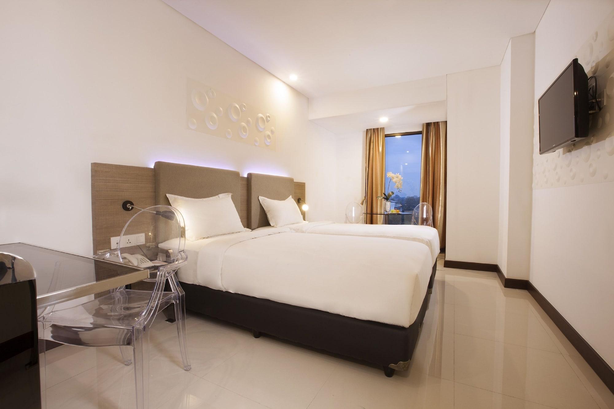 Verse Hotel Cirebon Exterior foto