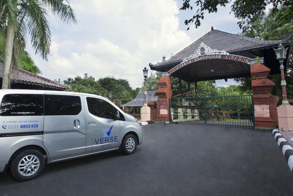 Verse Hotel Cirebon Exterior foto
