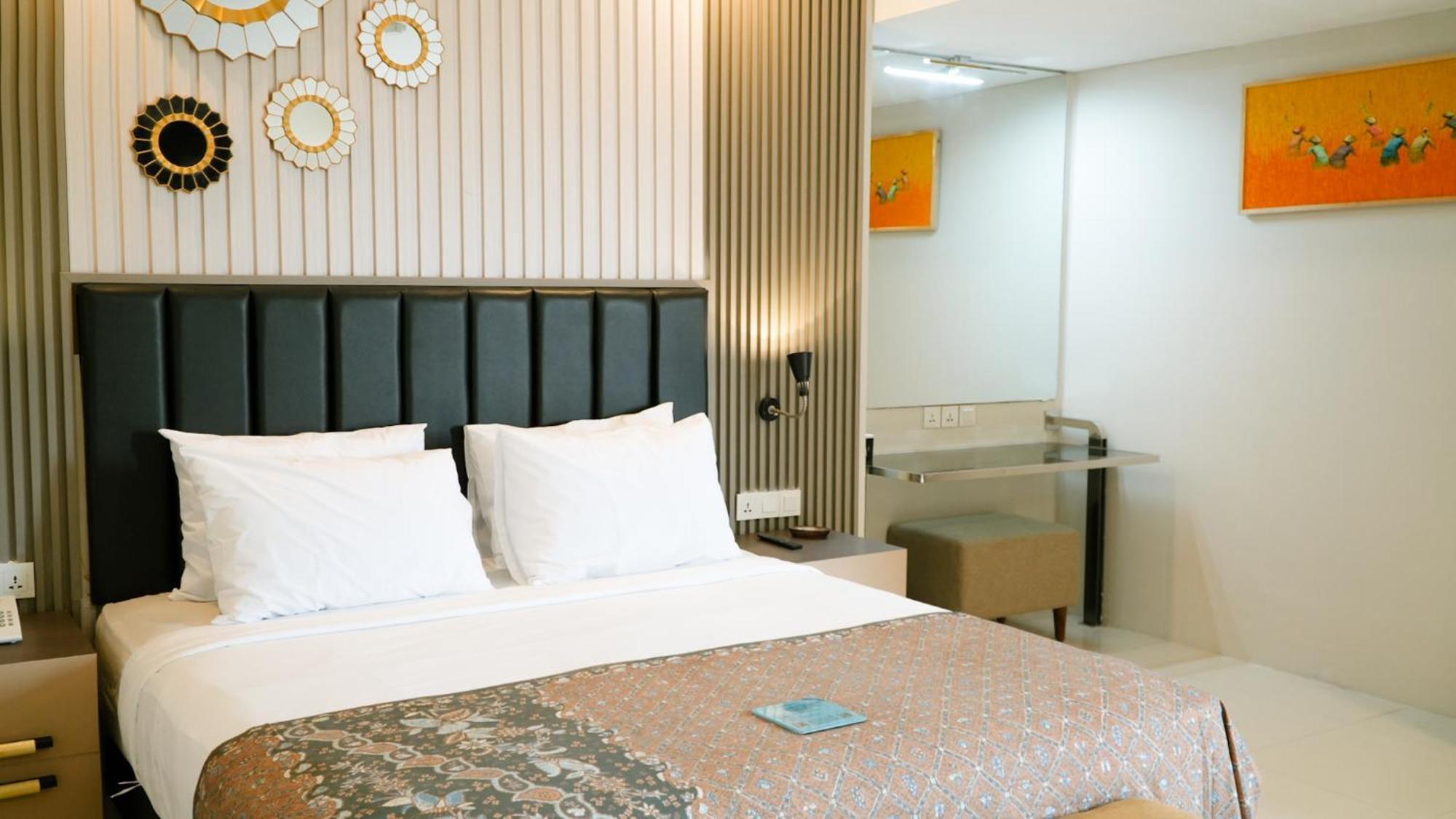 Verse Hotel Cirebon Exterior foto