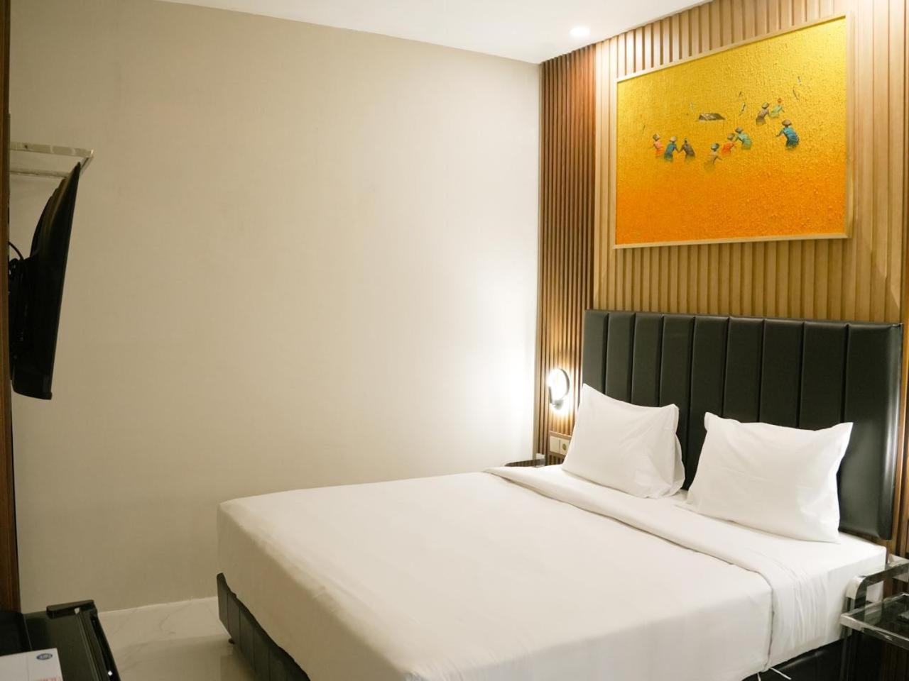 Verse Hotel Cirebon Exterior foto